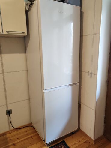 mətbəx soyuducuları: İşlənmiş 2 qapılı Indesit Soyuducu Satılır, rəng - Ağ