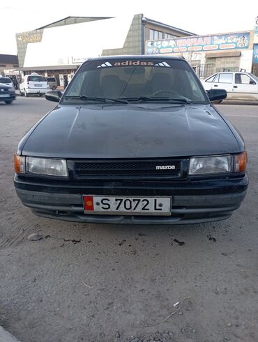 323: Mazda 323: 1989 г., 1.6 л, Механика, Бензин, Седан
