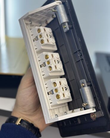 Rozetkalar: Gizli razetka 3-dərin razetkalı model cəmi 48 azn. Metal korpuslu bu — 7