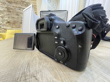 Fotokameralar: Canon EOS 60DSLR fotoaparat dəsti Əla vəziyyətdədir. Şəkildə — 4