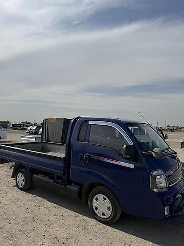 буксир: Kia Bongo III (K-Series) — компактный бортовой грузовик синего цвета — 2