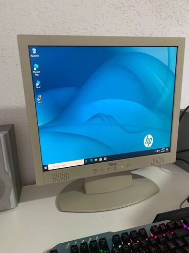 hp 8470p laptop: Brend monitor FUITSU SIMENS 19 inca Prodaje se samo monitor bez