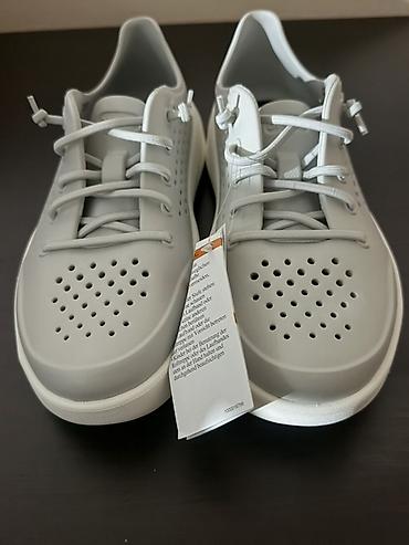 сланцы обувь: Мужские кроссовки, 41.5, Crocs, Новый, цвет - Серый, Самовывоз, Бесплатная доставка — 2