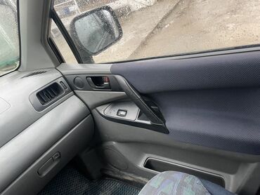 Mitsubishi: Mitsubishi Space Runner: 1999 г., 2.4 л, Механика, Бензиновая, Минивэн — 9