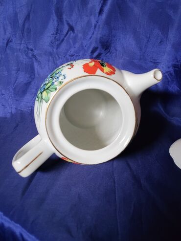 Čajnici: Bokal Zajecar porcelan 70te. Bokal je nov. na poklopcu nedostaje — 9