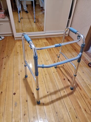 Manometers: Yüngül alüminium gəzinti çərçivəsi (walker) - Material: möhkəm və