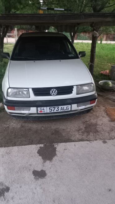 продам срочно машину: Volkswagen Vento: 1994 г., 1.8 л, Механика, Бензин, Седан