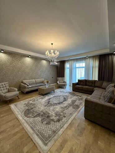 Hovuzlar: Hovuz olan həyət evi. Ərazidə istirahət üçün günəş çarpayıları, stol — 17