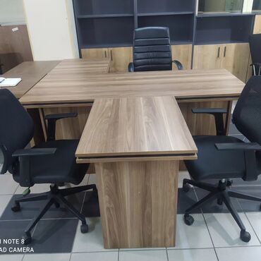 ofis masasi: Yeni, Müdir üçün, Dördbucaq masa