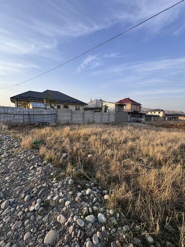 продается орошаемая земля в жайылско районе алтыр будёновка 5 40 гектар цена договорная с довой проблем нету оформление сразу: 5 соток, Для строительства, Красная книга