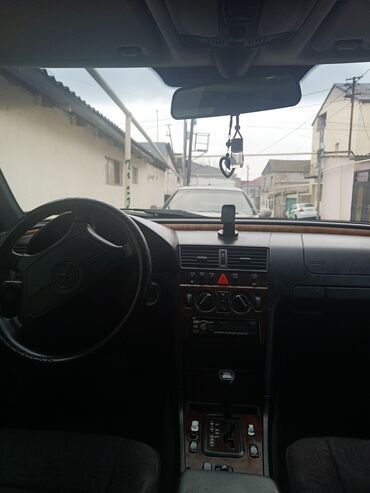 Mercedes-Benz: Mercedes-Benz C-Class: 1.8 l | 1998 il Sedan — 11