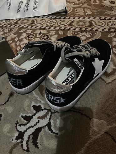 сумка крокс: Мужские кроссовки, 41, 41.5, 42, Golden Goose, Новый, цвет - Синий, Платная доставка — 3