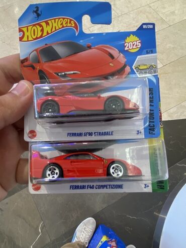 Hot Wheels 

Ferrari SF90 - 10 azn
Ferrari F40 - 11 azn