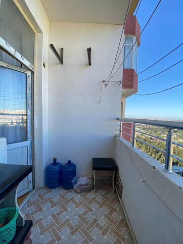 Uzunmüddətli kirayə mənzillər: Xətaidə, Telnov küçəsində, 20 mərtəbəli binanın 15-ci mərtəbəsində — 10