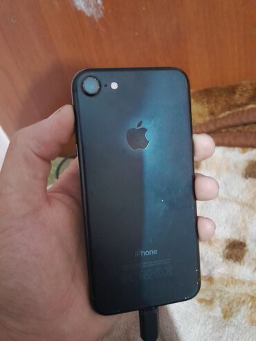 за сколько можно продать айфон 7: IPhone 7, Б/у, 32 ГБ, Черный, Кабель, 100 %
