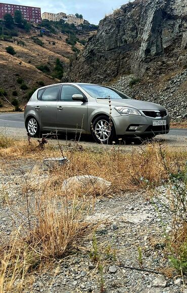 Kia: Kia Ceed: 1.6 l | 2010 il Hetçbek — 2