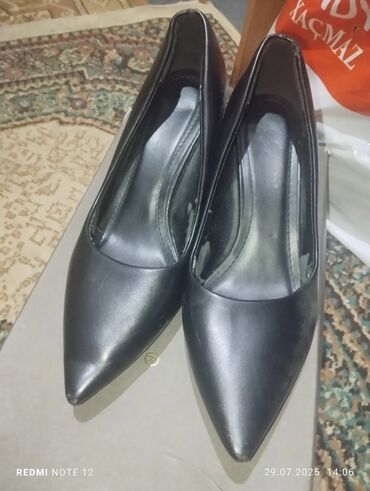 Digər qadın geyimləri: 37-38_39 ölçü hamısını götürənə 1 manat (ağ və sapaski xaric) hamısı — 9