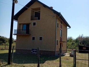 Kuće: 250 kv. m, 6 soba