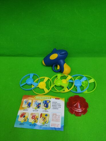 игрушечный дрон на пульте управления: Игрушка‑бластер для запуска летающих дисков/вертушек. Комплектация: -