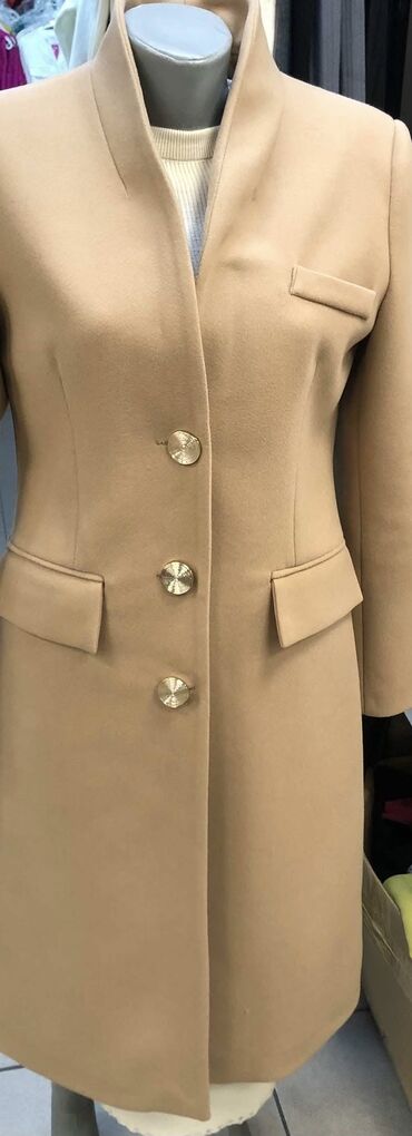 Kaputi: Prelepi kaputiii
Vel: 36-42
Uvoz Turska
Cena: 5500 dinara — 4