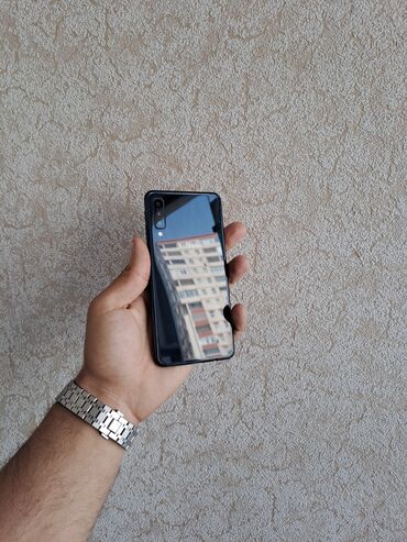 samsung l760: Samsung Galaxy A7, 64 ГБ, цвет - Серый, Кнопочный, Отпечаток пальца, Две SIM карты