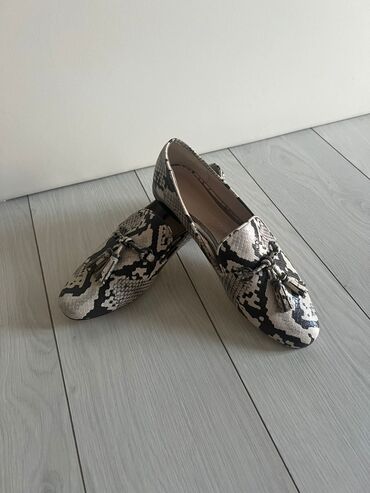 кожа обувь: Новая обувь ZARA,размер 37,абсолютно новые,цена 1000 сом