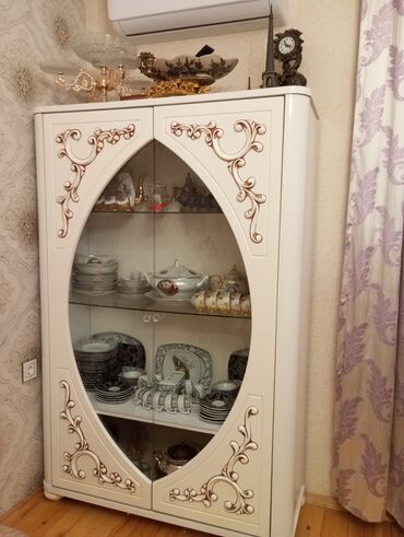 витрины для магазина: Şüşəli dolab vitrini