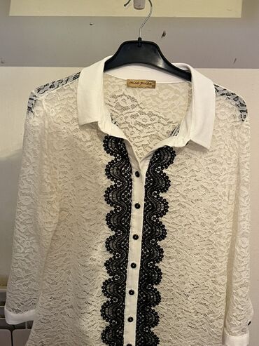 Plaşlar: Ağ krujeva köynək – “Miss Poļu” etiketli. - Material: tam krujeva