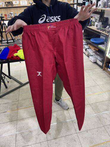 мужские спортивные штаны: Штаны для тхэквондо, подойдет для роста 160 см, очень удобные. Отдаем