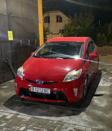 самая дорогая машина в кыргызстане: Toyota Prius: 2015 г., 1.8 л, Гибрид, Хетчбек