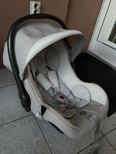 bež mantil: Inglesina Huggy autosedište, nosiljka, za bebe od 0-13kg korišćeno