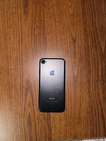 Apple iPhone: IPhone 7, Б/у, 32 ГБ, Черный, 75 %