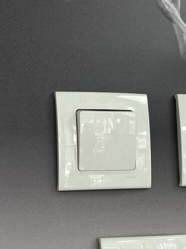 меняю на 07: Настенный выключатель света Viko - Тип: одноклавишный выключатель -