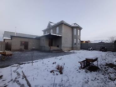 Продажа коттеджей и домов: Просторный двухэтажный дом с участком и огороженной территорией — 1