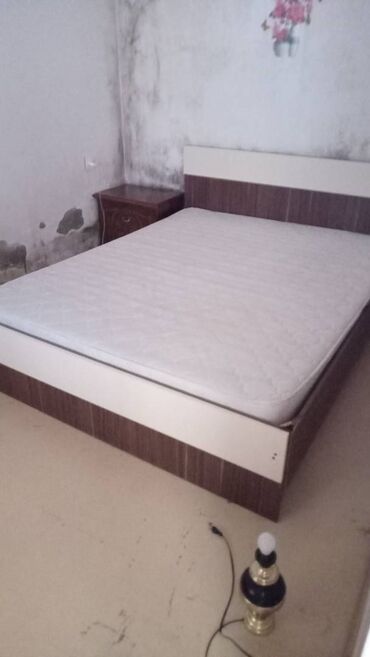 döşək satışı: 2 neferlik carpayi tecili satiram normal veziyyetdedi matrasda ustunde
