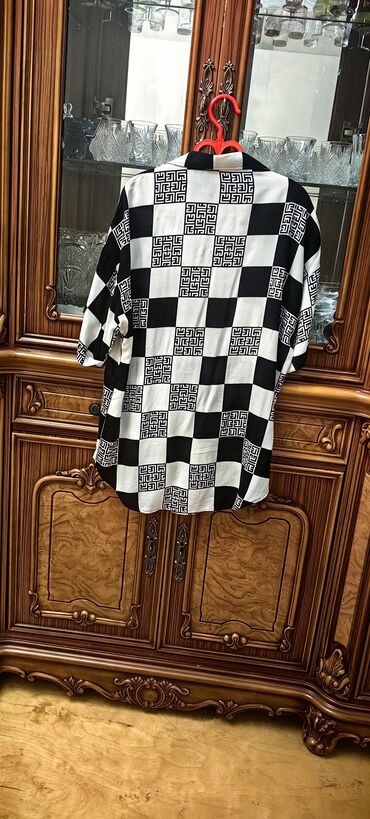 Köynək və bluzalar: Brend: Perfect Brown (Woman) Bədən ölçüsü: EUR M / MEX M / UK 38 — 6