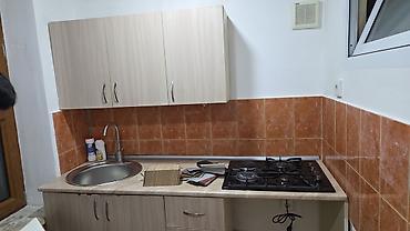 2ci el mebel: Kuxna mebeli, qaz peçi və muvalnik daxil 300 azn, işlənmiş — 1