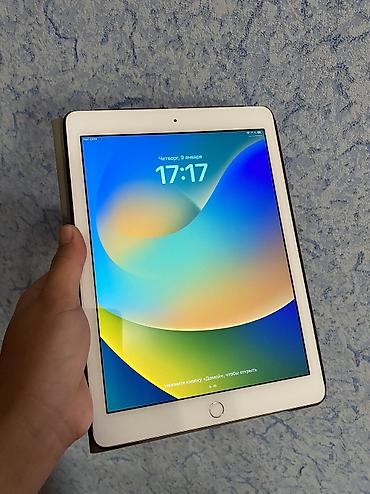 Планшеты: Планшет, Apple, память 128 ГБ, 9" - 10", Wi-Fi, Б/у, Детский цвет - Серебристый — 2