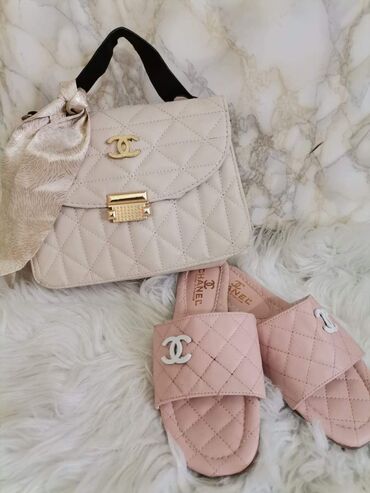 Papuče: Papuce 1.700
Kompleti 2.900 — 14