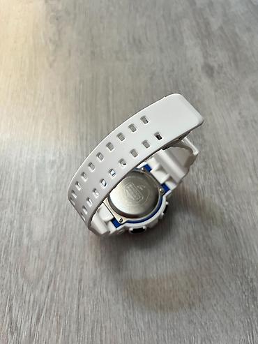 romanson satovi cena: Casio G-Shock ručni sat u beloj boji, sa prepoznatljivim robusnim — 2