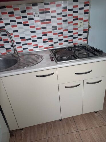 Uzunmüddətli kirayə mənzillər: Əcəmi metrosu yaxınlığı,Yeganə şadlıq sarayının yanında,5 — 8