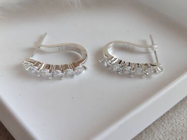 van cleef mindjuse cena: Hoop earrings, Material: Silver