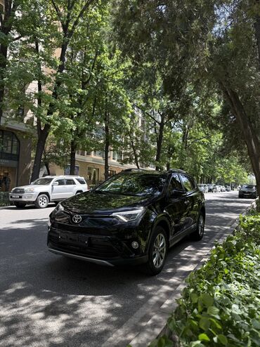 Toyota: Toyota RAV4: 2018 г., 2.5 л, Автомат, Бензин, Кроссовер