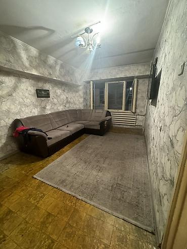 sofa: Просторный угловой диван с мягкими подлокотниками и высокой спинкой — 2