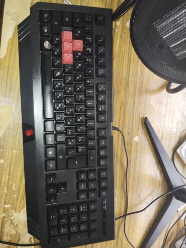 компьютер офисный в комплекте: Клавиатура от компании bloody состояние идеальное