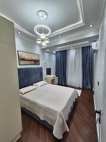 susə satisi: Mənzilin təsviri - Şəhər panoramalı geniş balkon: gecə işıqlı park və — 7