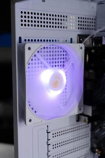 Ostali kompjuterski delovi: Kompjutersko kućište sa staklenim bočnim panelom i ARGB osvetljenjem — 5