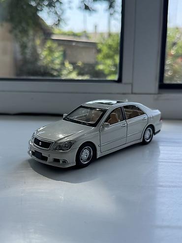 оюнчук машине: Машинка Toyota Crown Игрушечная машина тойота краун Открываются все — 7