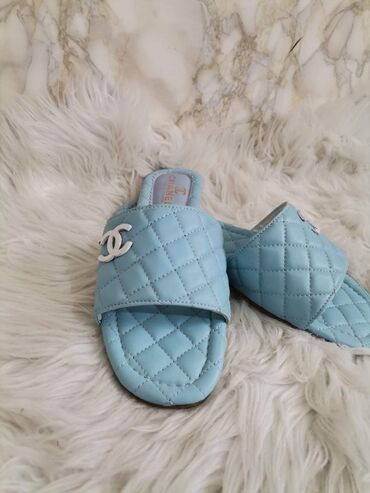 Papuče: Papuce 1.700
Kompleti 2.900 — 8