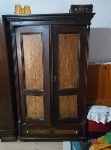 polovan namestaj iz inostranstva u palanci: Stilski orman. Polovan. star. 150€. Stilski starinski orman. svetli i